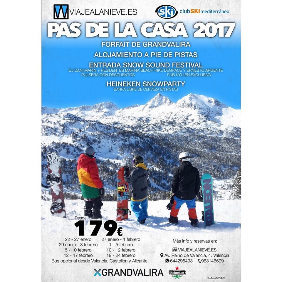 Cartel de viajealanieve.es Pas de la Casa 2017, desde 179 €, con tres snowboarders de espaldas mirando las montañas de Grandvalira